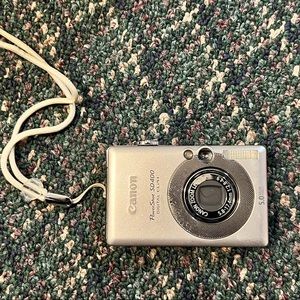 Canon PowerShot SD 400 Digital Camera